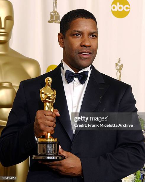 Denzel Washington backstage at the 74th Annual Academy Awards held at the Kodak Theatre in Hollywood, Ca., March 24, 2002. (photo by Frank...