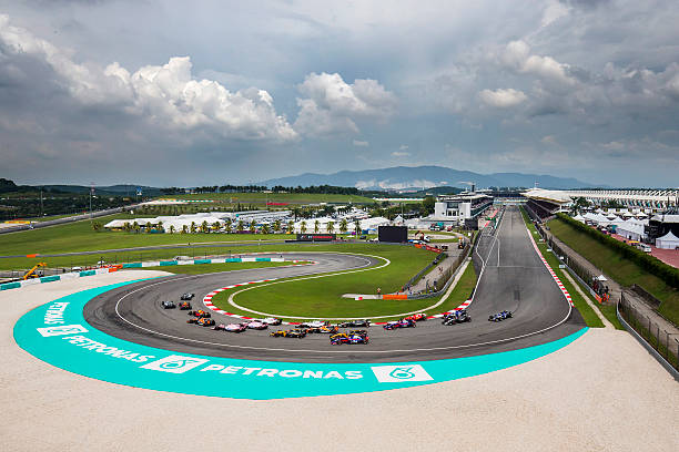 Sepang International Circuit, Sepang, Malaysia. Sunday 1 October 2017. Lewis Hamilton, Mercedes F1 W08 EQ Power+, and Max Verstappen, Red Bull Racing...