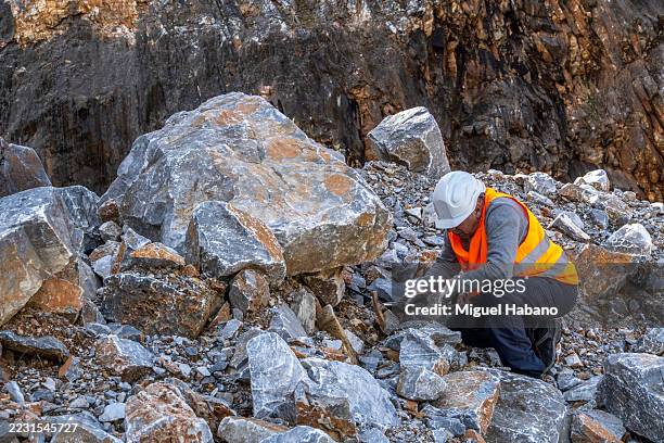 geologist inspecting a mine,explorers collect soil samples in search of minerals. - geologist stock pictures, royalty-free photos & images