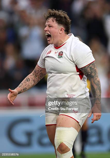 Hannah Botterman of England celebrates after scoring the second try during the Women's Rugby World Cup 2025 Pool A match between England and USA at...