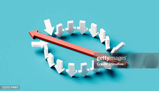 red arrow cutting through circle of white arrows on cyan teal background - informe de progreso fotografías e imágenes de stock