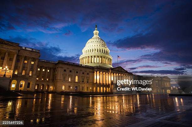 us capitol building at twilight - washington dc imagens e fotografias de stock