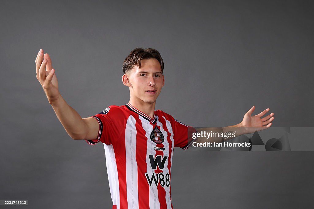 Christopher Rigg England Chris Rigg poses for pictures at The Academy of Light after signing a ...