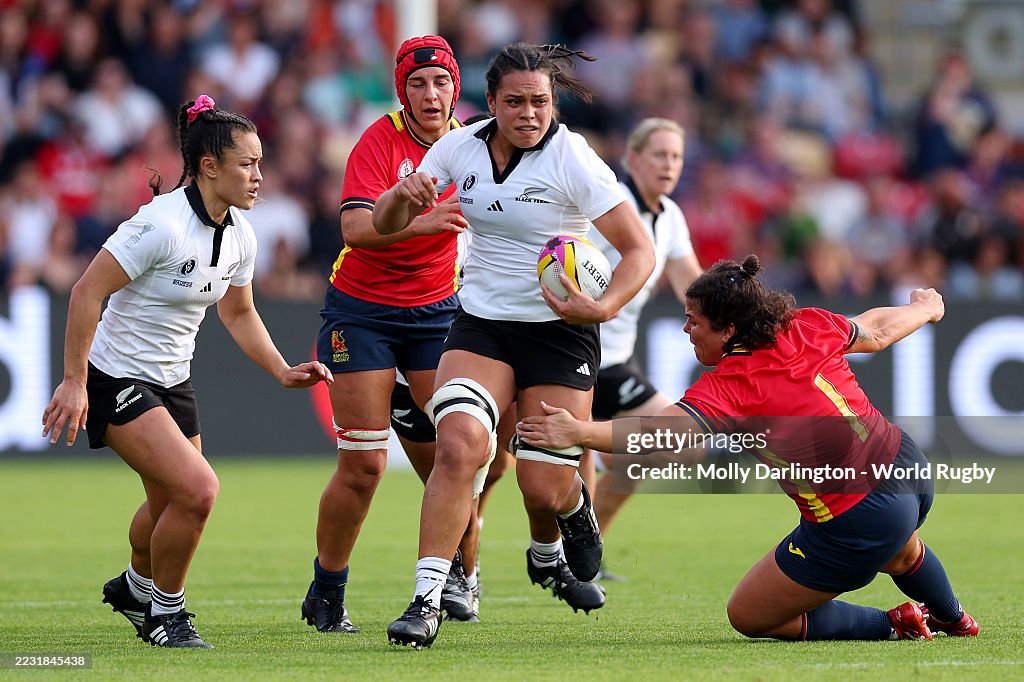 Layla Collet Rugby Layla Sae of New Zealand runs with the ball whilst being challenged ...