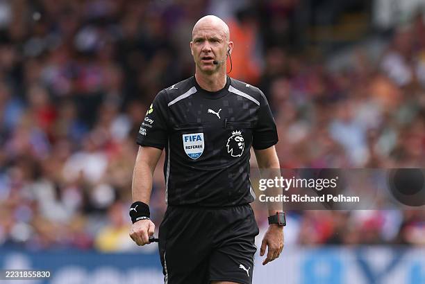 Anthony Taylor football referee during the Premier League match between Crystal Palace and Nottingham Forest at Selhurst Park on August 24, 2025 in...