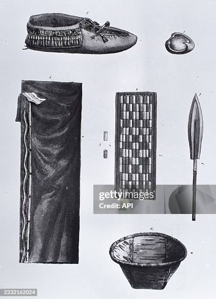 Planche représentant des objets des peuples autochtones d'Amérique du nord. Gravure de 1790 pour illustrer la page 66 du tome 1 de Viaggio negli...