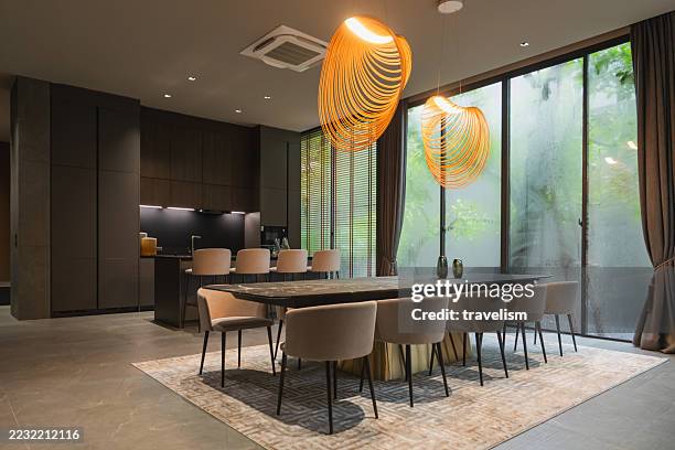 contemporary scandinavian kitchen and dining room modern open plan apartment interior. kitchen countertop, dining room, chairs, pendant lamp - eetkamer stockfoto's en -beelden