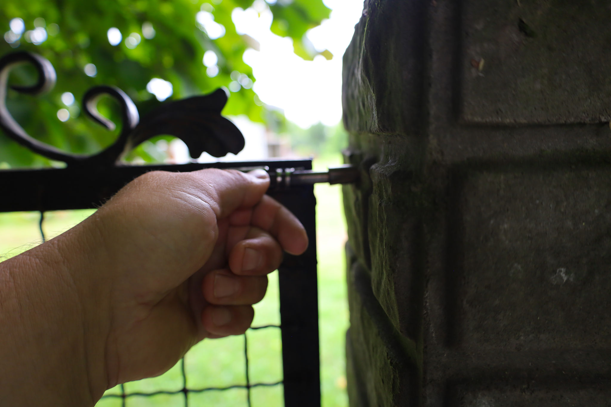 installing a garden gate