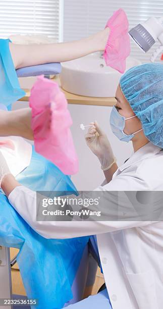 pap smear test - colposcopy stock pictures, royalty-free photos & images