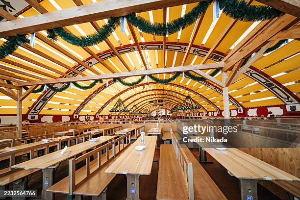 salão de eventos de decoração tradicional em munique, alemanha - casa de jardim ou parque - fotografias e filmes do acervo