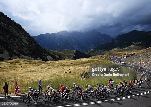 General view of the peloton competing during the La Vuelta - 80th Tour of Spain 2025, Stage 7 a 188km stage from Andorra la Vella to Cerler. Huesca...