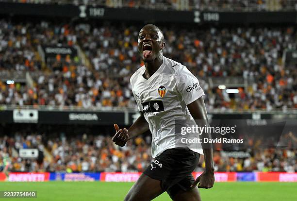 Mouctar Diakhaby of Valencia CF celebrates scoring his team's first goal during the LaLiga EA Sports match between Valencia CF and Getafe CF at...