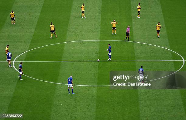 James Garner of Everton prepares to kick off prior to the Premier League match between Wolverhampton Wanderers and Everton at Molineux on August 30,...