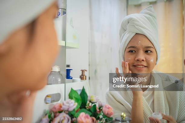 Shower Routine For Teens With Robe 1,635 Teen Bathroom Routine Stock Photos, High-Res Pictures, and Images ...