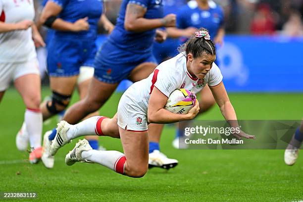 Jess Breach of England dives to score her team's ninth try during the Women's Rugby World Cup 2025 Pool A match between England and Samoa at...