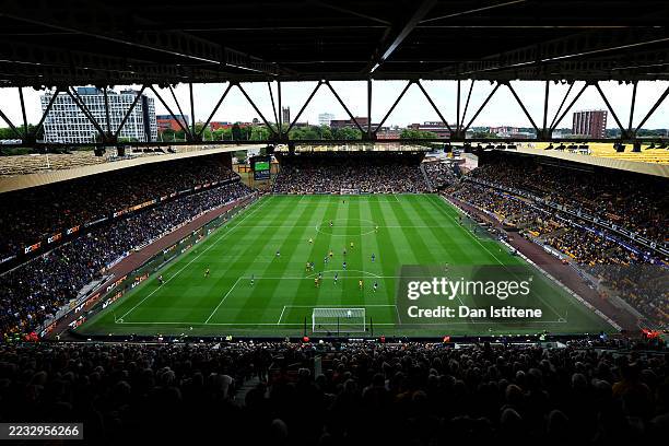 General view of the action during the Premier League match between Wolverhampton Wanderers and Everton at Molineux on August 30, 2025 in...