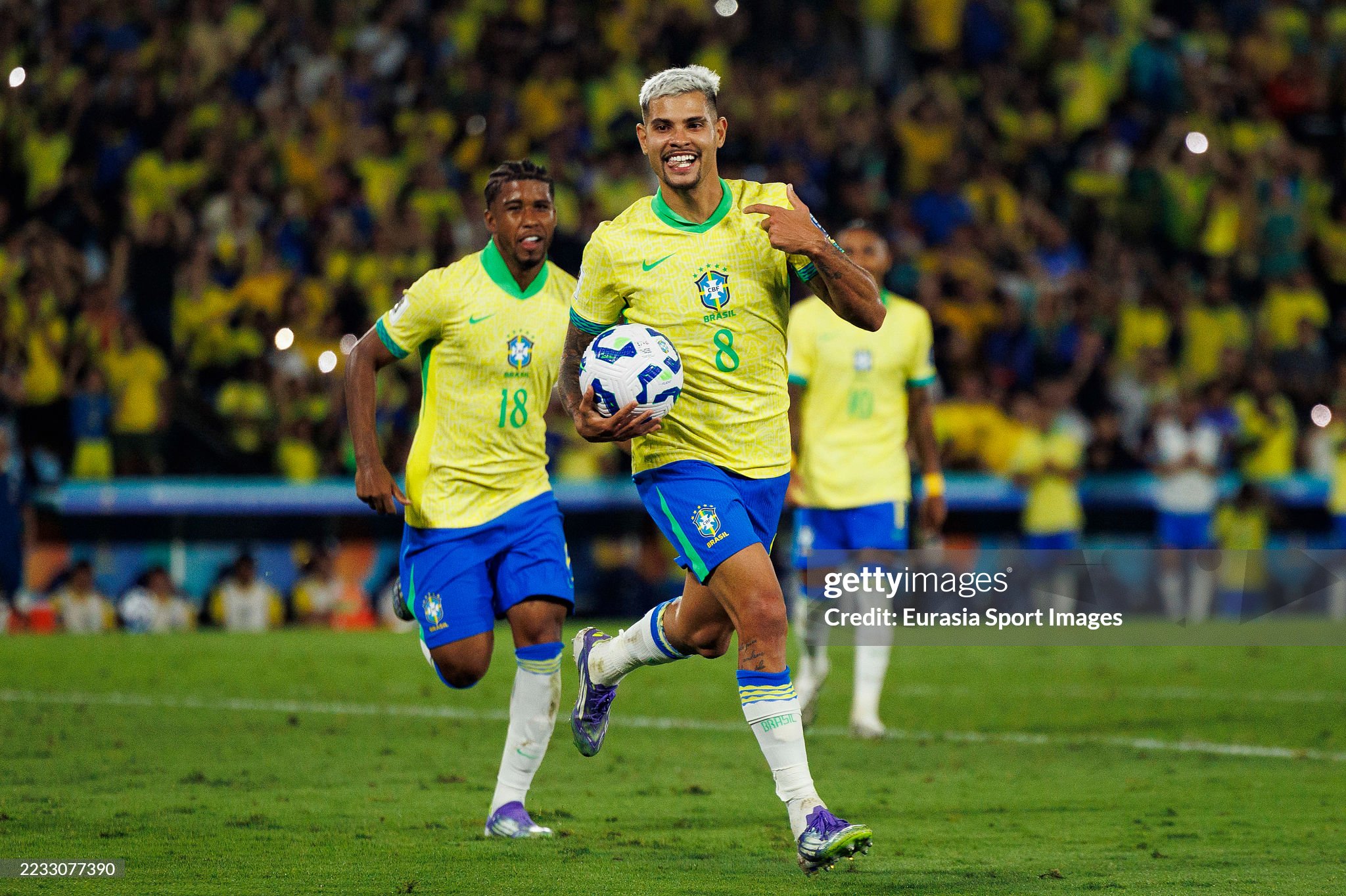 Brazil defeat Chile and move up to second place in South American qualifying