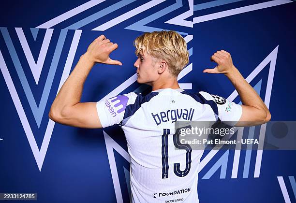 Lucas Bergvall of Tottenham Hotspur poses for a portrait during the official UEFA Champions League 2025/26 portrait session on August 28, 2025 in...