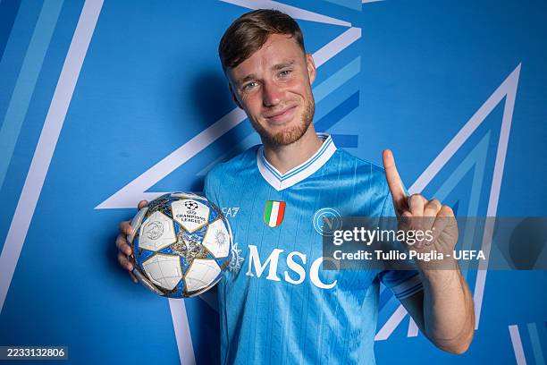 NAPLES, ITALY Sam Beukema of SSC Napoli poses for a portrait during the official UEFA Champions League 2025/26 portrait session on August 28, 2025 in...