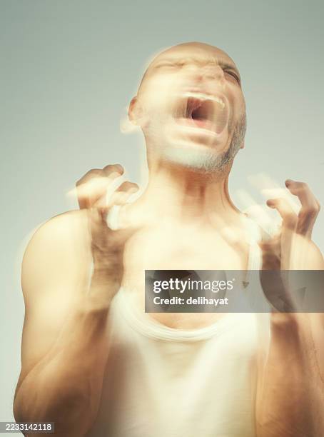 man with very angry face expressions, screaming, crying, rage - histeria imagens e fotografias de stock