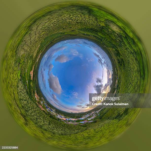 little planet effect - emissioni di co2 foto e immagini stock