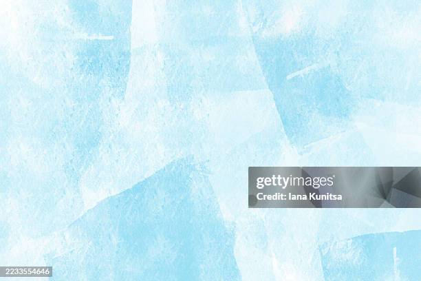 abstract light blue textured background with soft watercolor and ice-like patterns. cool frosty tones create a fresh, clean, winter-inspired design perfect for creative, seasonal, or modern concepts. - texture gel photos et images de collection