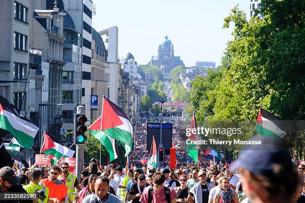 Around 75 000 people walk on the 'Boulevard du Jardin Botanique', with the Baslilique of Koekelberg in background, for Gaza on September 7, 2025 in...