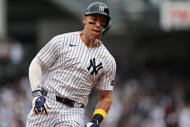 New York Yankees outfielder Aaron Judge runs to third base during a game between the Toronto Blue Jays and New York Yankees at Yankee Stadium on...