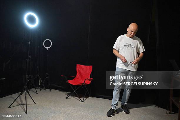 Ukranian Yevgen Sosnovsky, a retired amateur photographer displaced from Mariupol, performs during a rehersal of the first non-state theater of...