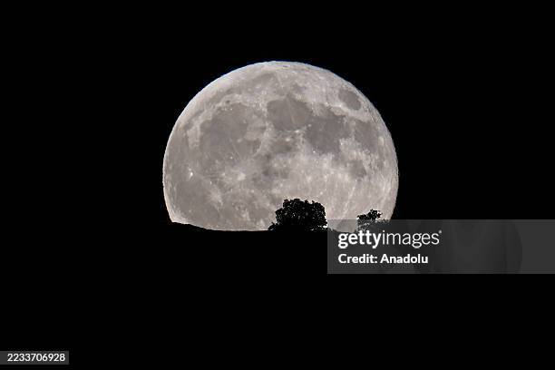 Full 'Corn' Moon known as 'Harvest Moon' rises over Mount Hamilton in San Jose, California, United States on September 7, 2025.