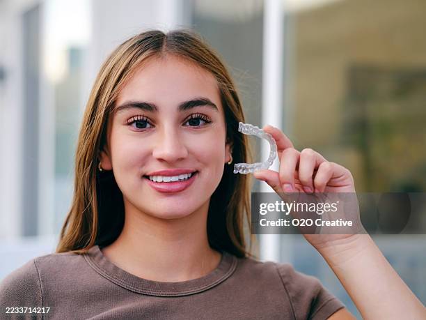teen with invisible teeth aligner - aparelho dentário imagens e fotografias de stock
