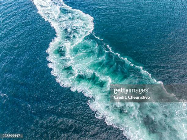 drone aerial view of ocean wave - oceano pacifico foto e immagini stock