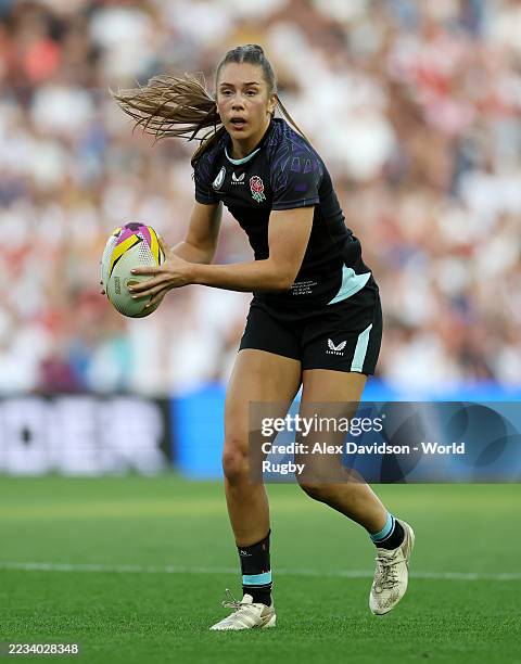 Holly Aitchison of England looks to pass the ball during the Women's Rugby World Cup 2025 Pool A match between England and Australia at Brighton &...