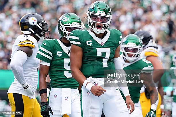 Justin Fields of the New York Jets reacts after scoring a fourth quarter touchdown against the Pittsburgh Steelers during the game at MetLife Stadium...