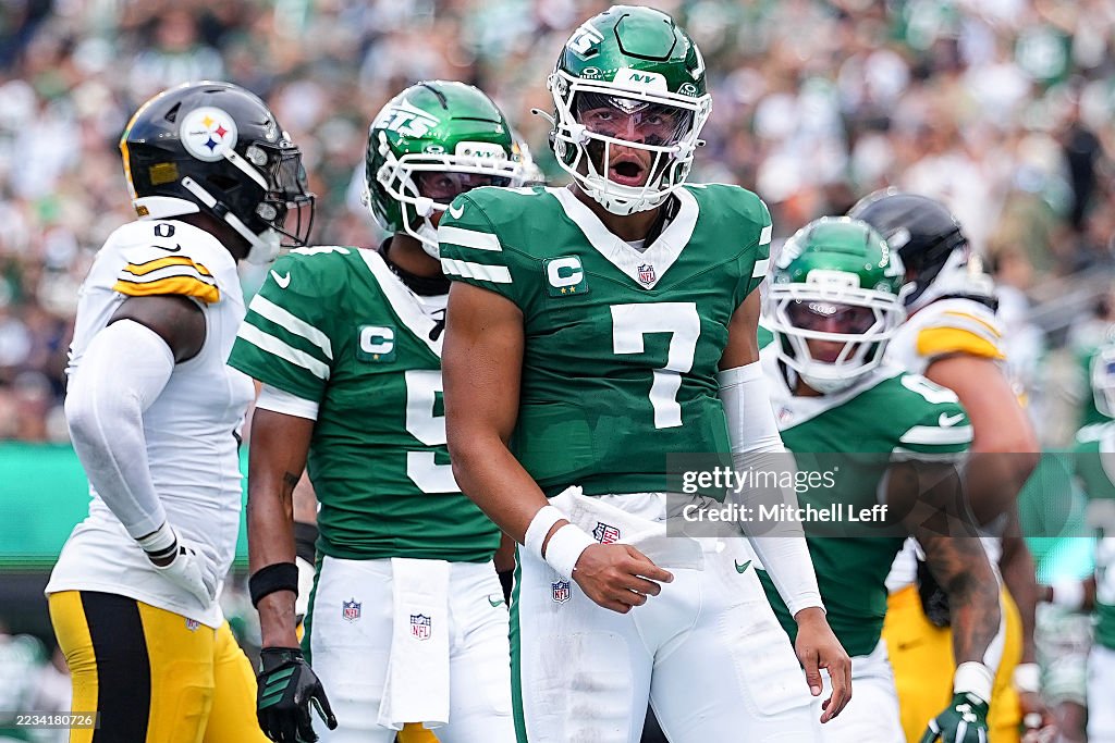 Justin Fields of the New York Jets reacts after scoring a fourth