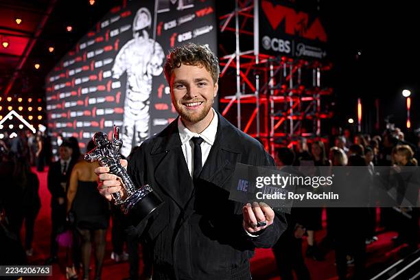 Alex Warren attends the 2025 MTV Video Music Awards at UBS Arena on September 07, 2025 in Elmont, New York.