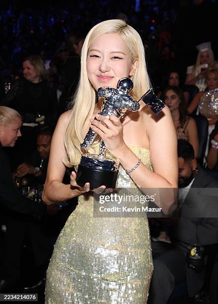 Rosé poses the Song of the Year Award for "APT" with Bruno Mars during the 2025 MTV Video Music Awards at UBS Arena on September 07, 2025 in Elmont,...