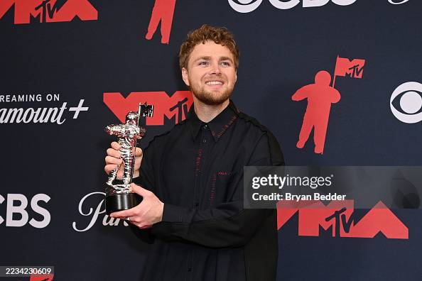 Alex Warren Winner Of The Best New Artist Award Poses In The alex-warren-winner-of-the-best-new-artist-award-poses-in-the