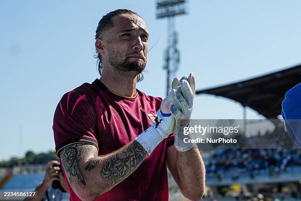 Alessandro Plizzari of Venezia plays during the Serie BKT match between Pescara and Venezia at Stadio Adriatico ''Giovanni Cornacchia'' in Pescara,...