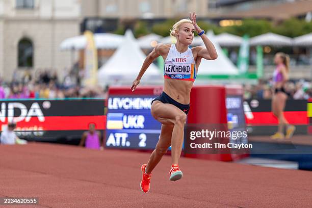 Yevchenko 462 Yuliya Levchenko High Jumper Stock Photos, High-Res Pictures, and ...