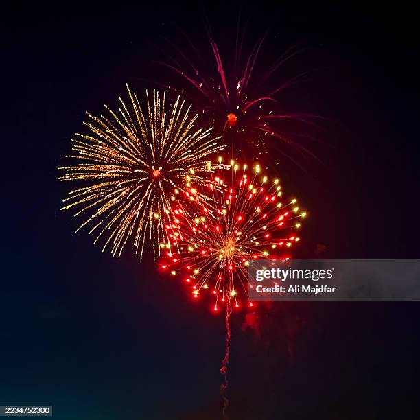 fireworks - fuego artificial fotografías e imágenes de stock