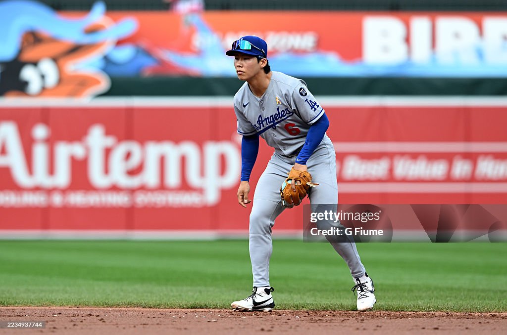 Who Plays Second Base For The Dodgers