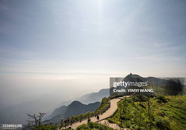 mount emei,sichuan,china,asia. - mountain road stock pictures, royalty-free photos & images