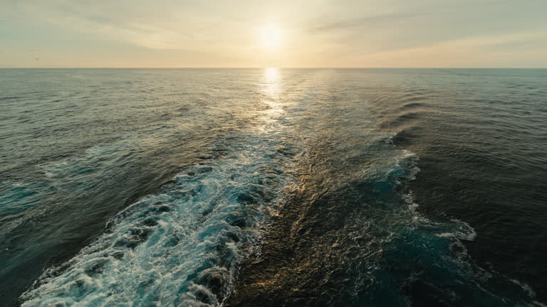 https://media.gettyimages.com/id/2235121546/video/cruise-ship-trail-in-the-ocean-at-sunset.jpg?b=1&s=640x640&k=20&c=rH6l1iJfwoIF3rXO3Q_D983af5mvlk4boTCfg1Y7hBw=