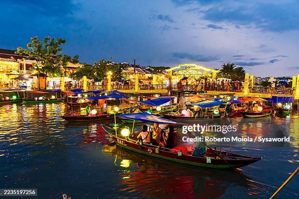 tourists enjoying a boat ride at dusk, vietnam - hoi an stockfoto's en -beelden