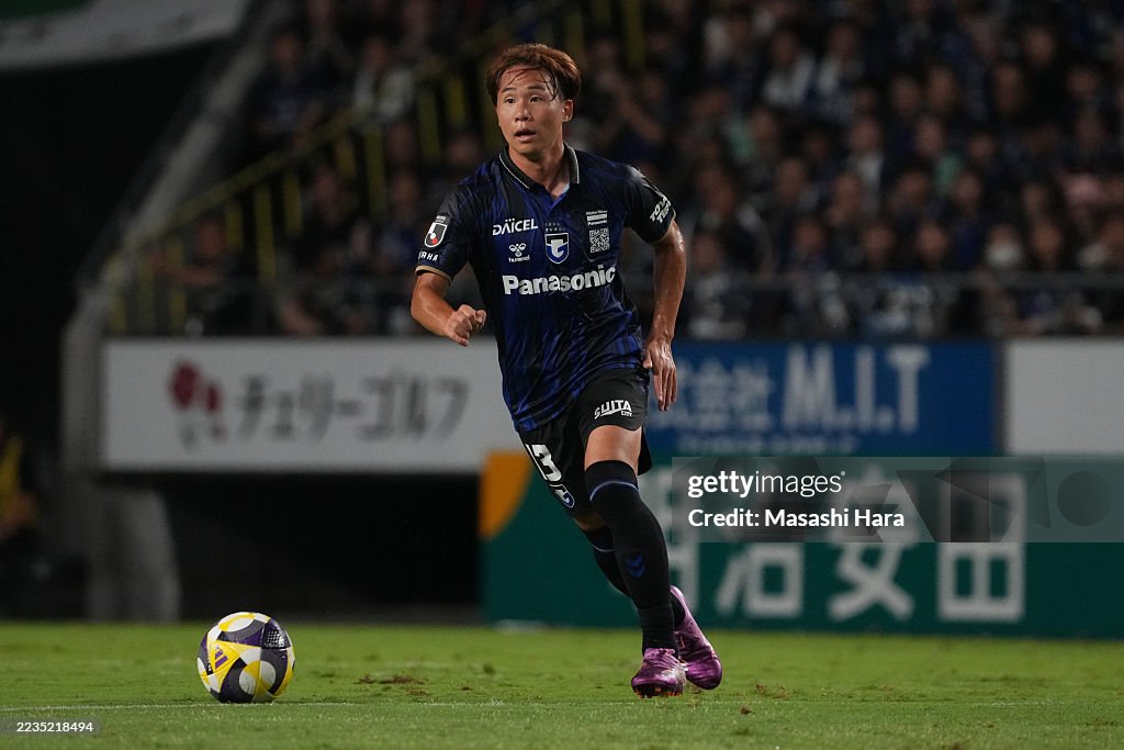 Gamba Osaka v Urawa Red Diamonds - J.LEAGUE MEIJI YASUDA J1