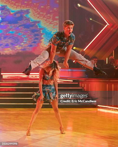 Premiere" - "Dancing with the Stars" returns for its 20th anniversary. Cohosted by Alfonso Ribeiro and Julianne Hough, with judges Carrie Ann Inaba,...