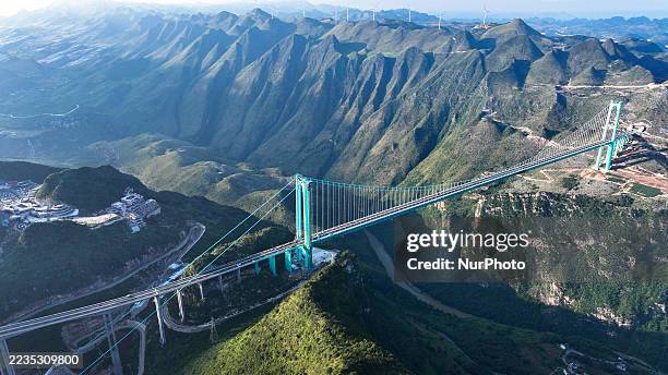 The scenery of the world's first high bridge, Huajiang Canyon Bridge, has a vertical height of 625 meters from the water surface in Zhenfeng County,...