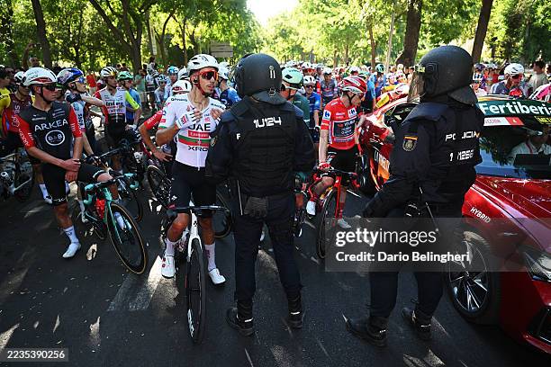 General view of Ivo Oliveira of Portugal and UAE Team Emirates - XRG, Jonas Vingegaard of Denmark and Team Visma | Lease a Bike - Red Leader Jersey...