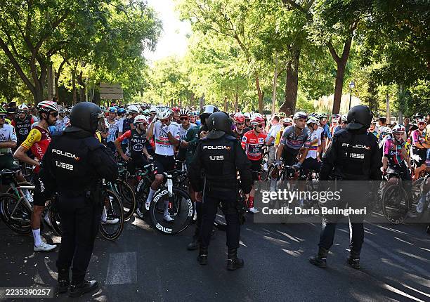 General view of Ivo Oliveira of Portugal and UAE Team Emirates - XRG, Jonas Vingegaard of Denmark and Team Visma | Lease a Bike - Red Leader Jersey...
